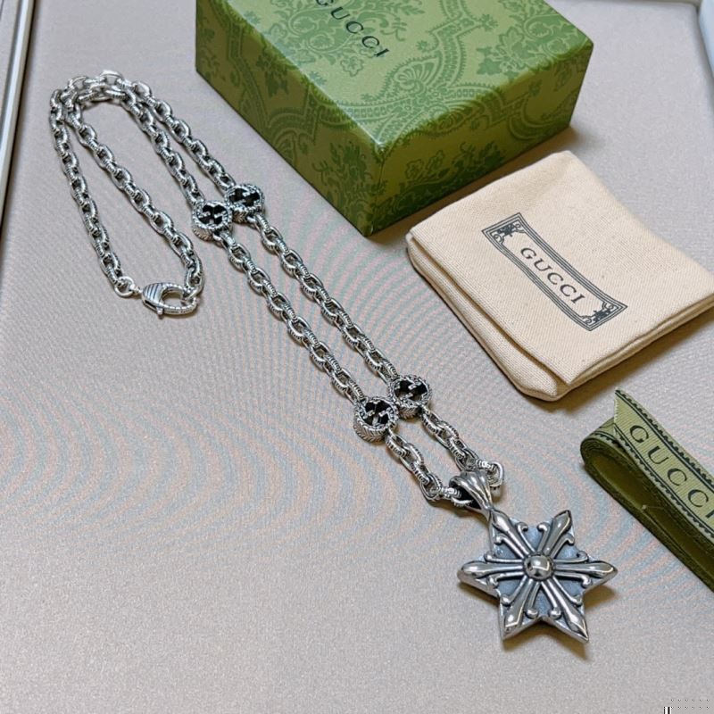 G*u*i necklaces
